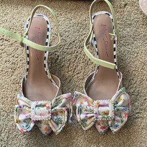 Betsey Johnson Floral Bow Heels - Cream and Green 8.5